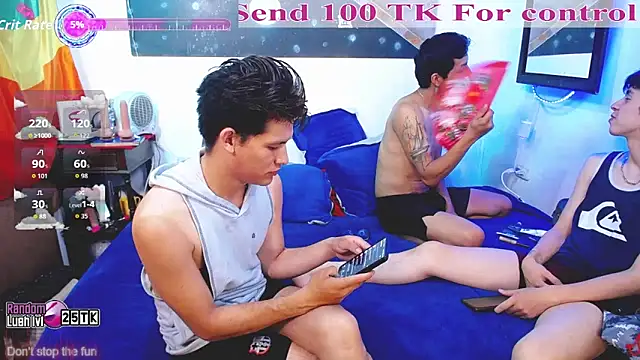 Snapshot of Little_sunshine_squad chatting on March 12, 4:40 am Little sunshine squad online show from March 12, 4:40 am