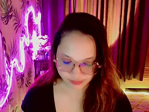 Snapshot of Sweet_coleen chatting on April 1, 3:53 pm Sweet coleen online show from April 1, 3:53 pm