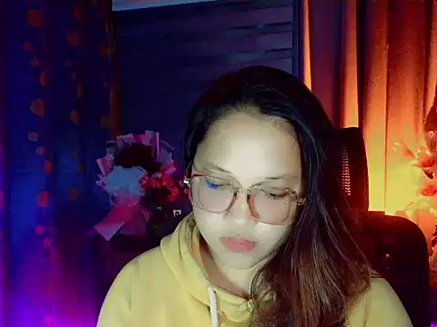Snapshot of Sweet_coleen chatting on April 15, 3:30 pm Sweet coleen online show from April 15, 3:30 pm