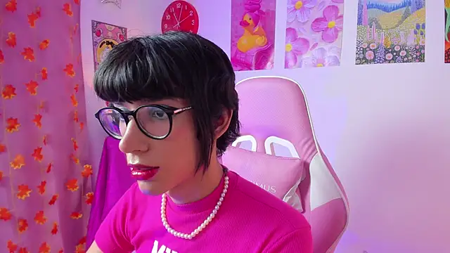 Snapshot of Madeline_21 chatting on March 13, 5:03 am Madeline 21 online show from March 13, 5:03 am