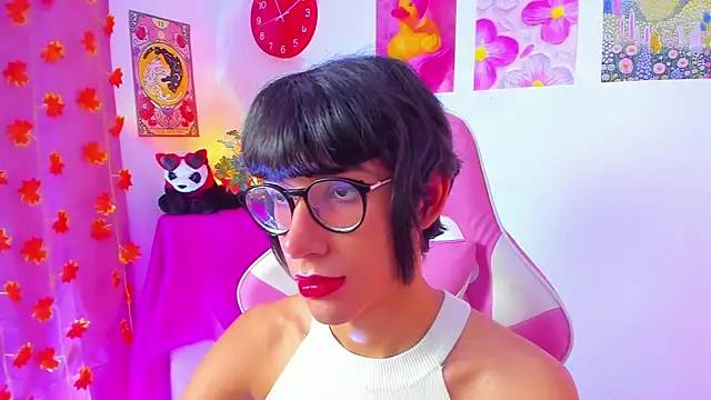 Snapshot of Madeline_21 chatting on March 18, 5:10 am Madeline 21 online show from March 18, 5:10 am