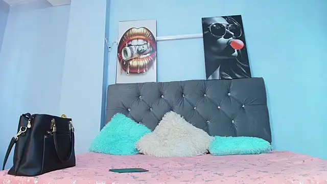 Snapshot of Ebonny_Brown chatting on February 27, 7:58 pm Ebonny Brown online show from February 27, 7:58 pm