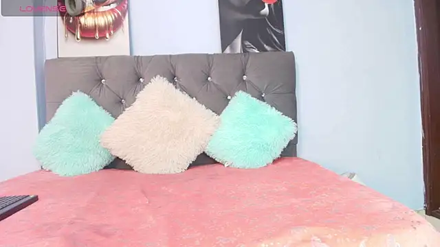 Snapshot of Ebonny_Brown chatting on March 13, 8:37 pm Ebonny Brown online show from March 13, 8:37 pm