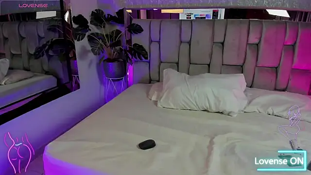 Snapshot of PaulinaLopez_ chatting on March 13, 9:10 pm PaulinaLopez online show from March 13, 9:10 pm