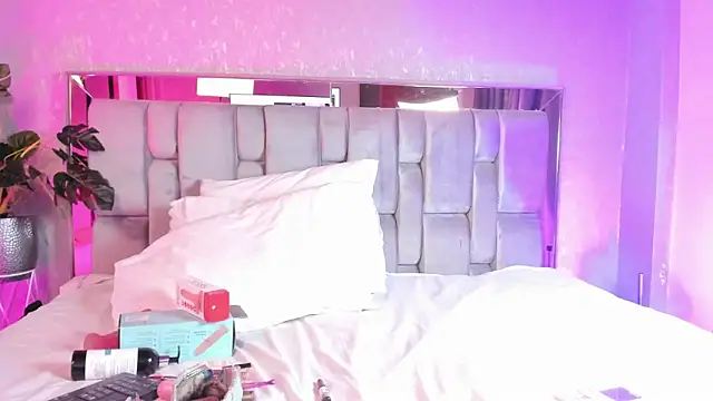 Snapshot of PaulinaLopez_ chatting on March 28, 9:25 pm PaulinaLopez online show from March 28, 9:25 pm