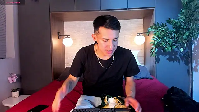 Juanse Colling online show from March 13, 8:15 pm