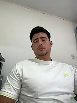 Snapshot of David-latinlover chatting on April 13, 3:28 pm David-latinlover online show from April 13, 3:28 pm