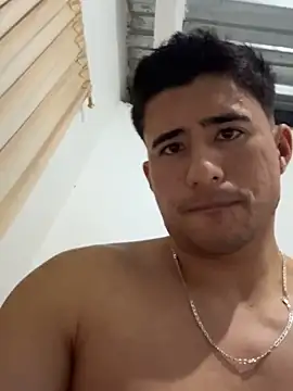 Snapshot of David-latinlover chatting on May 12, 3:58 am David-latinlover online show from May 12, 3:58 am