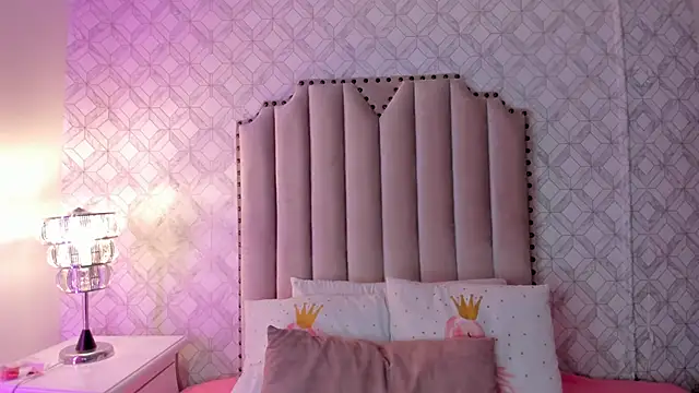 Snapshot of mika_doll chatting on March 29, 3:17 am mika doll online show from March 29, 3:17 am