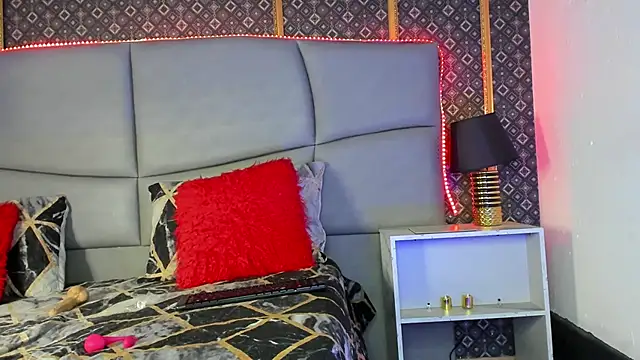 Snapshot of PhanterBoss chatting on March 16, 6:34 pm PhanterBoss online show from March 16, 6:34 pm