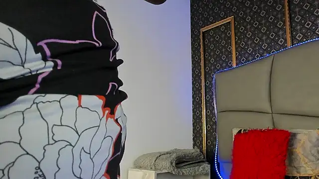 Snapshot of PhanterBoss chatting on March 19, 6:56 pm PhanterBoss online show from March 19, 6:56 pm