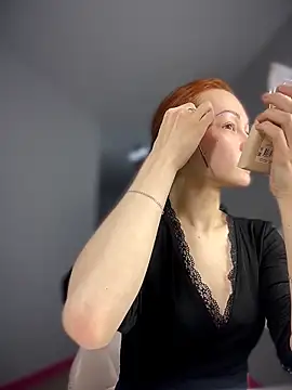 Snapshot of SadieSink_ chatting on March 22, 7:45 am SadieSink online show from March 22, 7:45 am