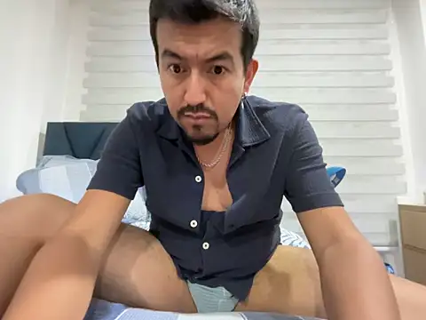 Snapshot of baby026- chatting on March 9, 5:00 am baby026- online show from March 9, 5:00 am