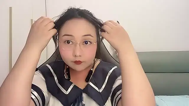 Snapshot of Susu-36E chatting on April 27, 8:23 am Susu-36E online show from April 27, 8:23 am