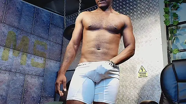 Snapshot of DarianWill18 chatting on February 28, 4:13 am DarianWill18 online show from February 28, 4:13 am