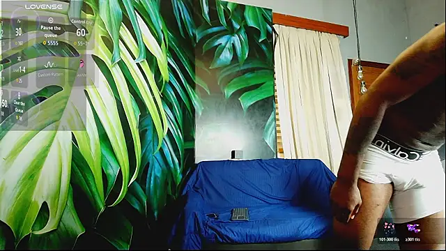 Snapshot of DarianWill18 chatting on March 2, 2:47 am DarianWill18 online show from March 2, 2:47 am