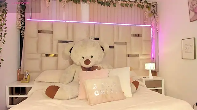 Hanna klover online show from March 28, 5:07 am