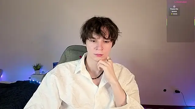 AnthonyCuutie online show from June 4, 4:57 pm