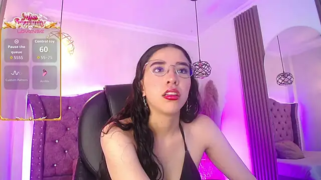 Snapshot of Amara_Davis1 chatting on April 27, 5:05 am Amara Davis1 online show from April 27, 5:05 am