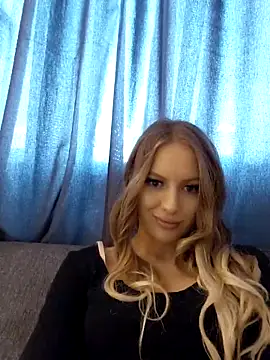 Snapshot of AlishaWey chatting on March 22, 7:12 am AlishaWey online show from March 22, 7:12 am