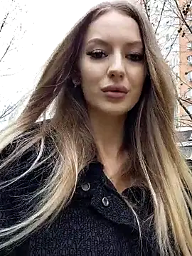 Snapshot of AlishaWey chatting on March 29, 7:19 am AlishaWey online show from March 29, 7:19 am