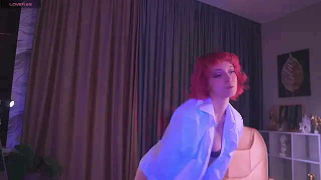 Snapshot of ohhh_mila chatting on March 15, 2:12 pm ohhh mila online show from March 15, 2:12 pm