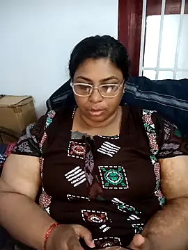 Snapshot of deepika-mallus chatting on March 21, 1:32 am deepika-mallus online show from March 21, 1:32 am