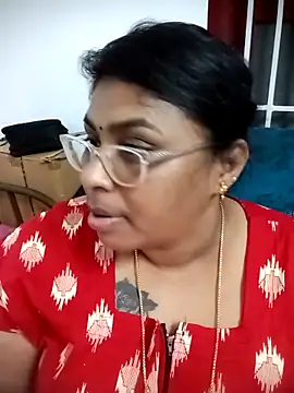 Snapshot of deepika-mallus chatting on March 28, 8:08 pm deepika-mallus online show from March 28, 8:08 pm