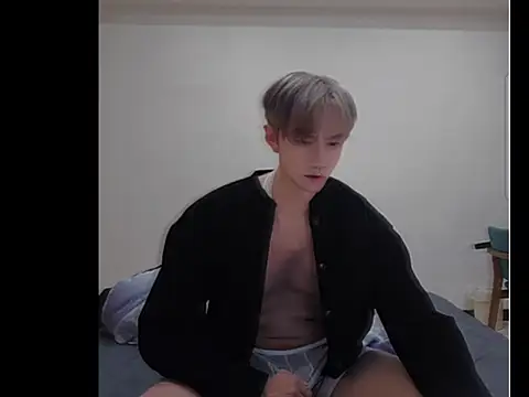 Snapshot of bigbigtop20 chatting on March 8, 1:37 pm bigbigtop20 online show from March 8, 1:37 pm