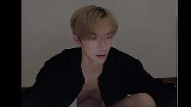 Snapshot of bigbigtop20 chatting on March 29, 3:45 pm bigbigtop20 online show from March 29, 3:45 pm