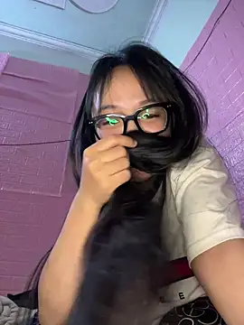 Leeeeiu online show from March 13, 3:07 pm