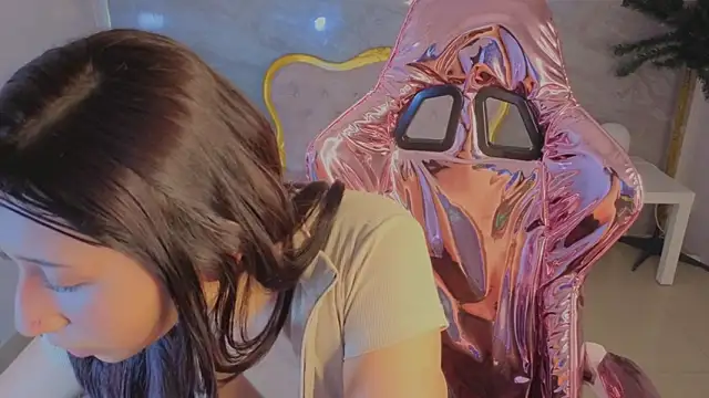 Snapshot of moraa_s chatting on March 15, 12:33 pm moraa s online show from March 15, 12:33 pm