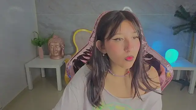 Snapshot of moraa_s chatting on March 22, 3:10 am moraa s online show from March 22, 3:10 am