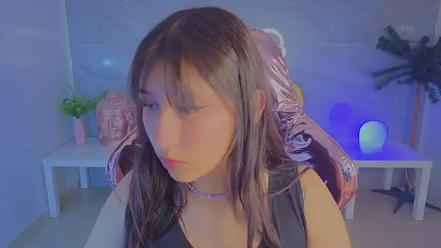 Snapshot of moraa_s chatting on March 24, 3:00 am moraa s online show from March 24, 3:00 am