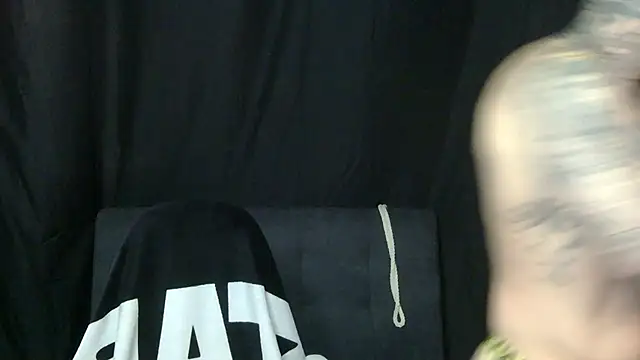 Snapshot of devilWithTats chatting on March 27, 11:21 am devilWithTats online show from March 27, 11:21 am