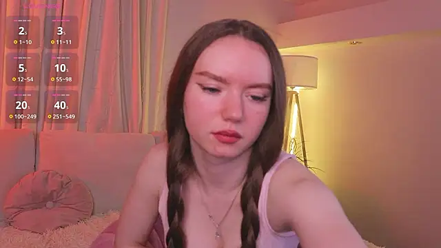 Snapshot of MilaKika chatting on March 13, 11:50 am MilaKika online show from March 13, 11:50 am