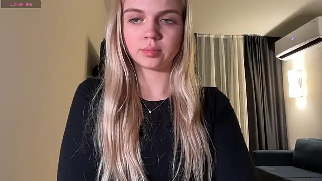 Snapshot of AlexaDeviliciouss chatting on March 18, 8:34 pm AlexaDeviliciouss online show from March 18, 8:34 pm