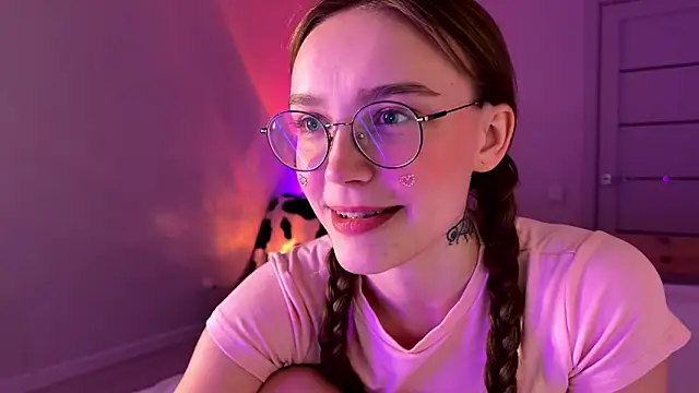 Lolatatee online show from March 16, 1:33 am