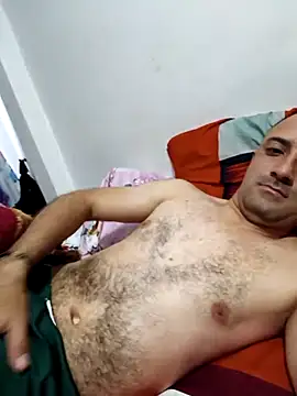 Snapshot of RaphandLey chatting on March 5, 10:28 pm RaphandLey online show from March 5, 10:28 pm