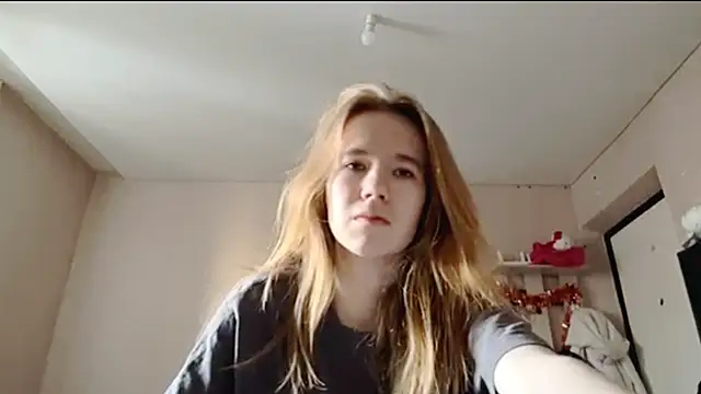 Snapshot of LeomaJee chatting on March 27, 1:00 pm LeomaJee online show from March 27, 1:00 pm