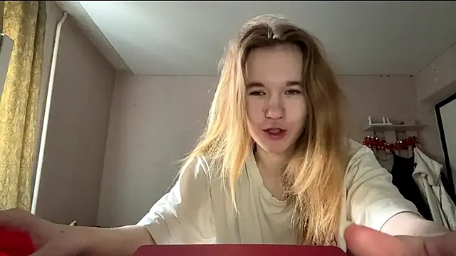 LeomaJee online show from April 26, 2:04 pm