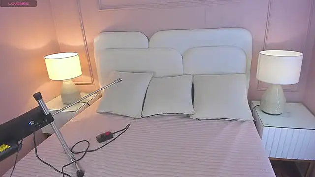 Snapshot of reze_chaw chatting on March 8, 11:25 am reze chaw online show from March 8, 11:25 am