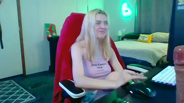 Snapshot of Rainsworld420 chatting on March 15, 5:02 am Rainsworld420 online show from March 15, 5:02 am