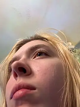 Snapshot of Rainsworld420 chatting on March 18, 3:09 am Rainsworld420 online show from March 18, 3:09 am