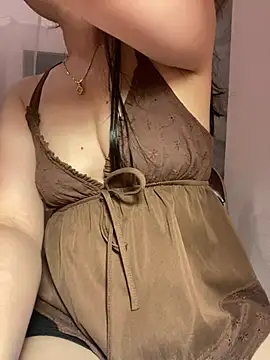 Snapshot of Liisa_loveU chatting on July 21, 10:28 am Liisa loveU online show from July 21, 10:28 am