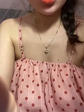 Snapshot of Liisa_loveU chatting on July 23, 10:35 am Liisa loveU online show from July 23, 10:35 am