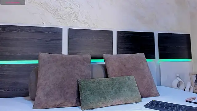 Snapshot of Natalia_Cruzz chatting on March 18, 8:01 pm Natalia Cruzz online show from March 18, 8:01 pm