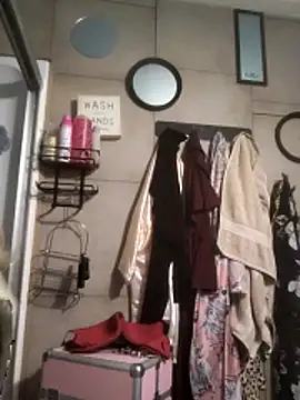 Snapshot of VelvetRae chatting on March 15, 7:47 am VelvetRae online show from March 15, 7:47 am