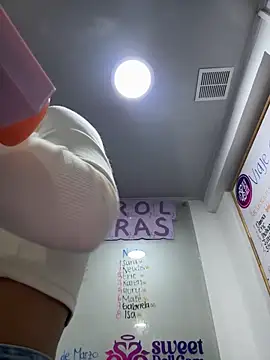   Nahomy online show from March 25, 11:38 am