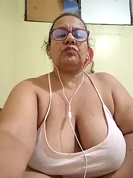 Snapshot of Roxy_77 chatting on February 28, 6:36 am Roxy 77 online show from February 28, 6:36 am